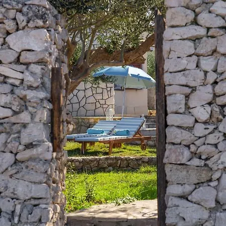 Luxury Beach With Studio House Ferienhaus Splitska