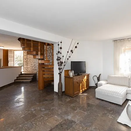Ferienhaus Luxury Beach With Studio House Splitska