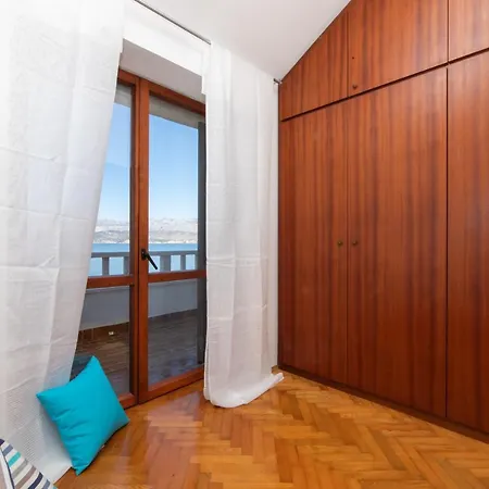 Luxury Beach With Studio House Splitska