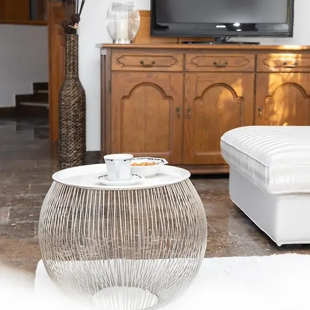 Luxury Beach With Studio House Splitska