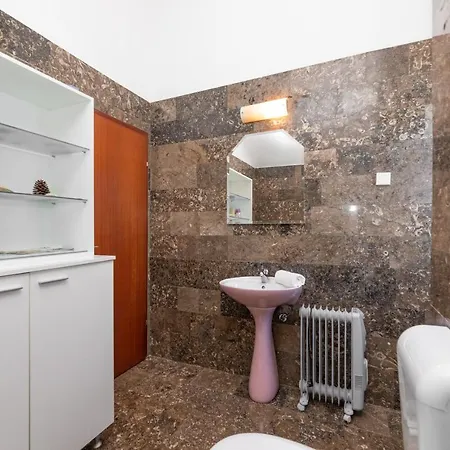 Luxury Beach With Studio House Splitska