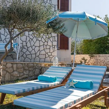 Luxury Beach With Studio House Splitska