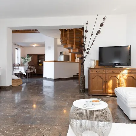 Luxury Beach With Studio House Splitska